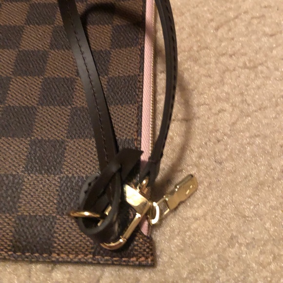 LOUIS VUITTON
Damier Ebene Neverfull MM GM Pochette Rose Ballerine (authentic) - Picture 3 of 7